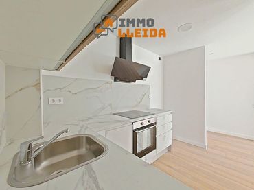 Appartamento con balcone in vendita a Carrer Carrer Folch i Torres 12