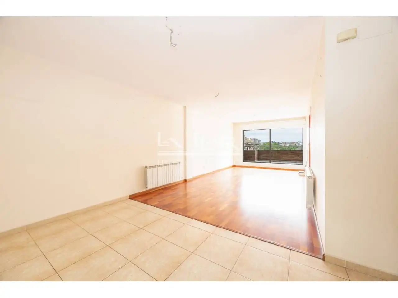 Vista exterior de Ático en venta en Vic con Calefacción, Terraza y Trastero