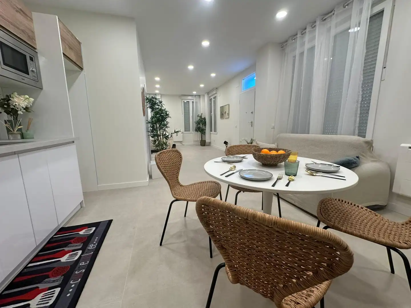 Menjador de Apartament en venda en Madrid amb Aire condicionat, Calefacció i Moblat