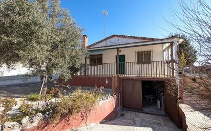 Exterior view of House or chalet for sale in Pezuela de las Torres  with Heating, Private garden and Swimming Pool