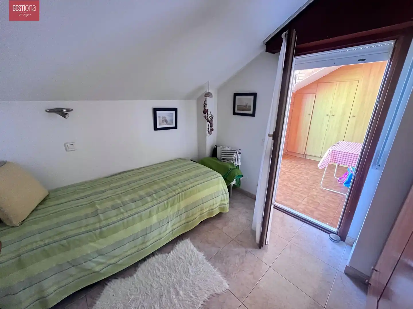 Schlafzimmer von Dachboden zum Verkauf in Noja mit Heizung, Terrasse und Möbliert