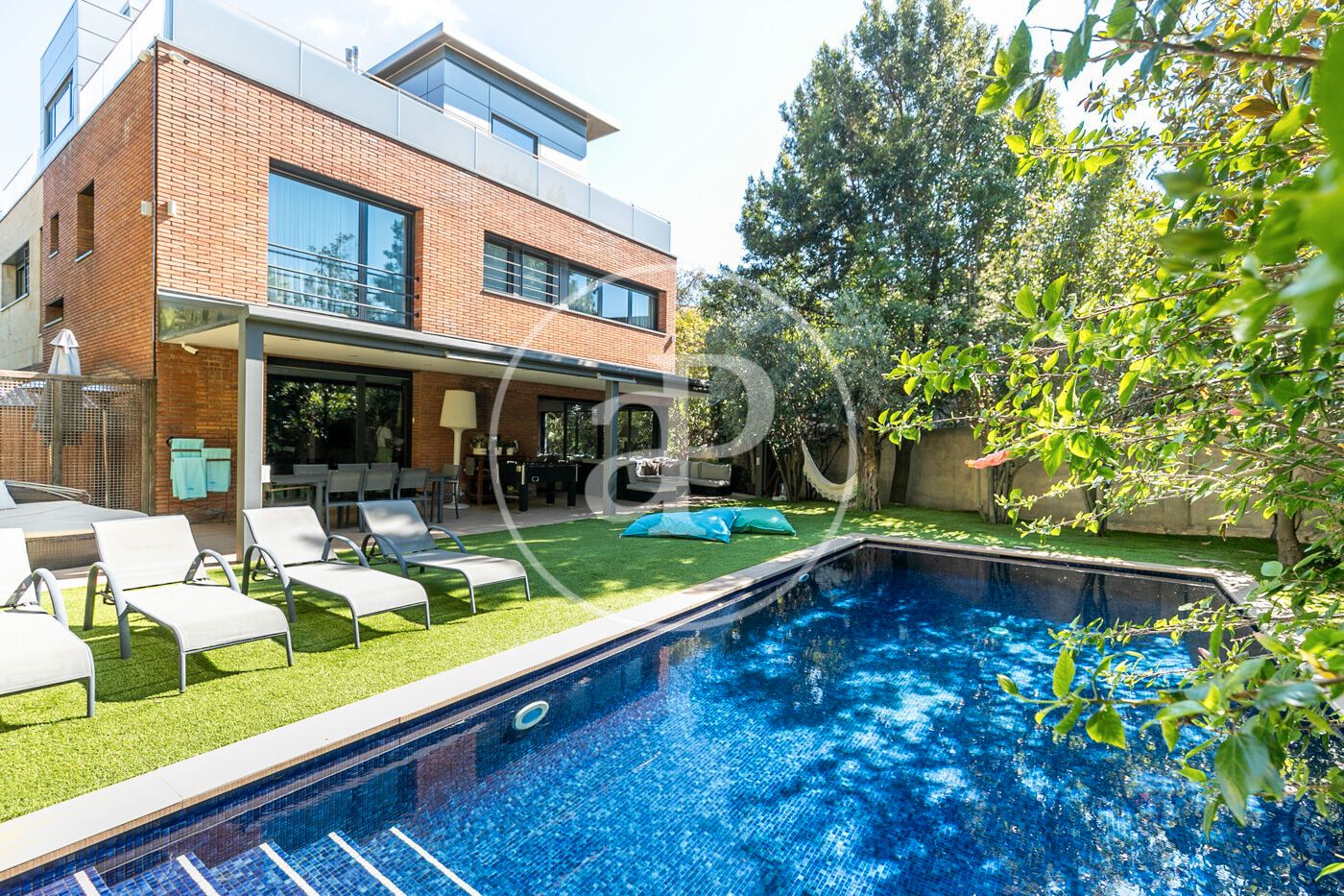 Swimming pool of House or chalet for sale in  Barcelona Capital  with Air Conditioner, Heating and Private garden