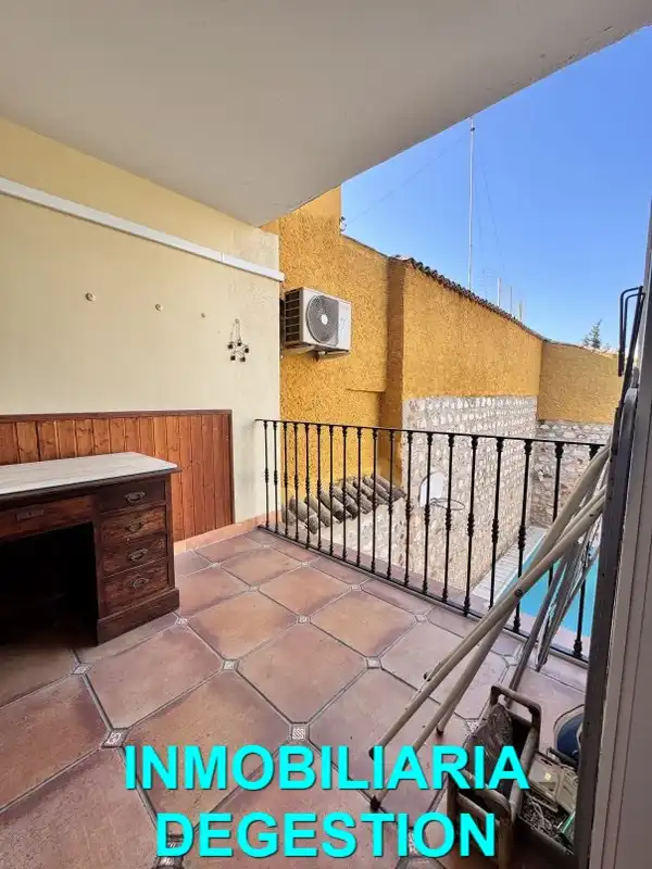 Terrassa de Casa adosada en venda en Linares amb Aire condicionat, Calefacció i Jardí privat