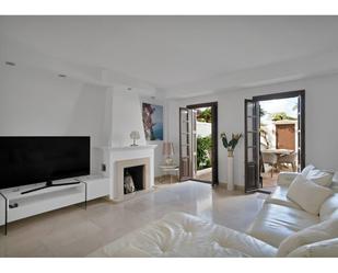 Living room of Single-family semi-detached for sale in Estepona  with Air Conditioner, Private garden and Terrace