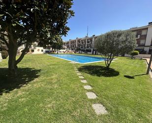 Piscina de Casa adosada en venda en Vilassar de Mar amb Aire condicionat, Terrassa i Piscina