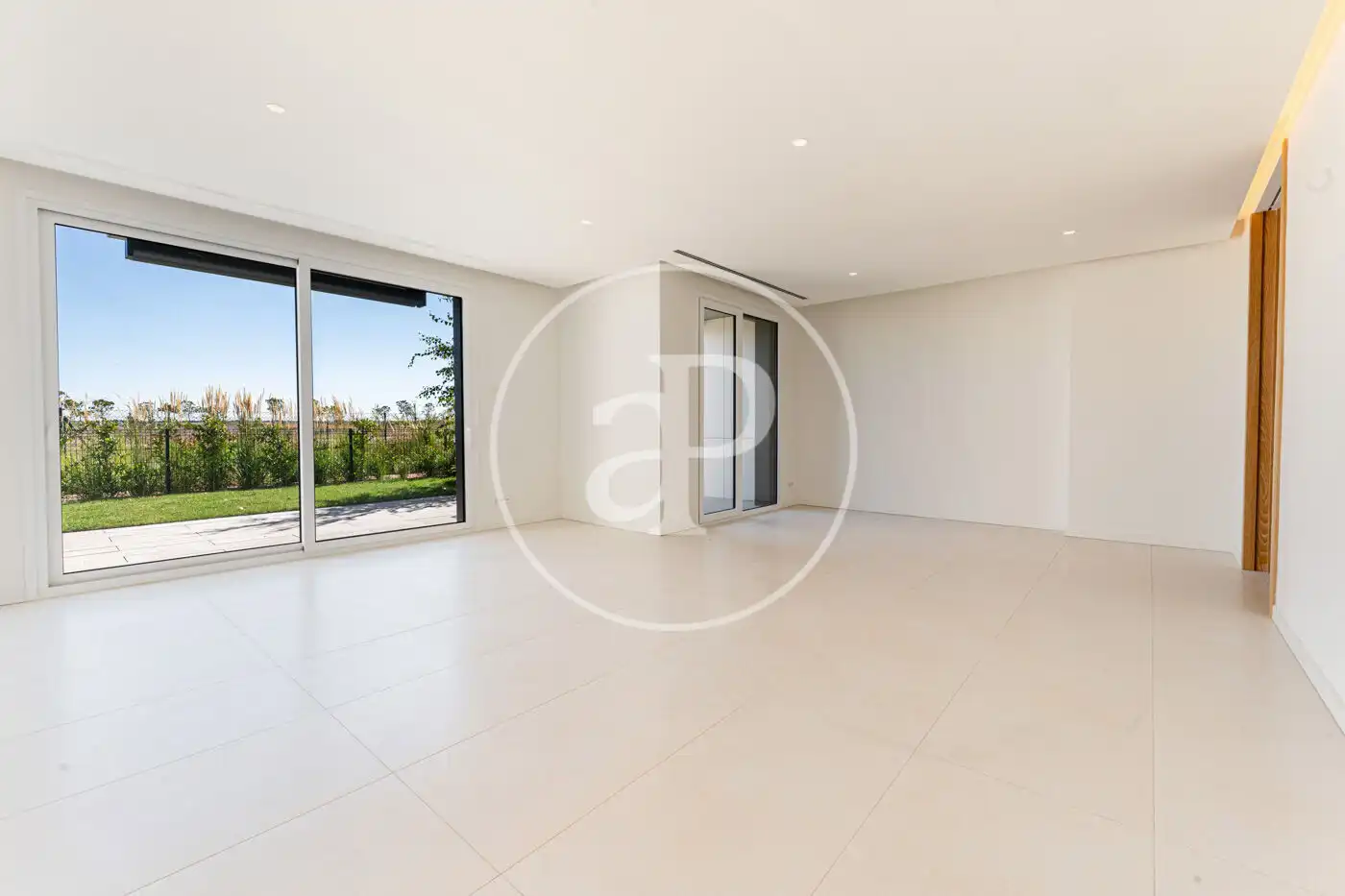 Living room of Flat for rent in Pozuelo de Alarcón  with Air Conditioner, Heating and Private garden