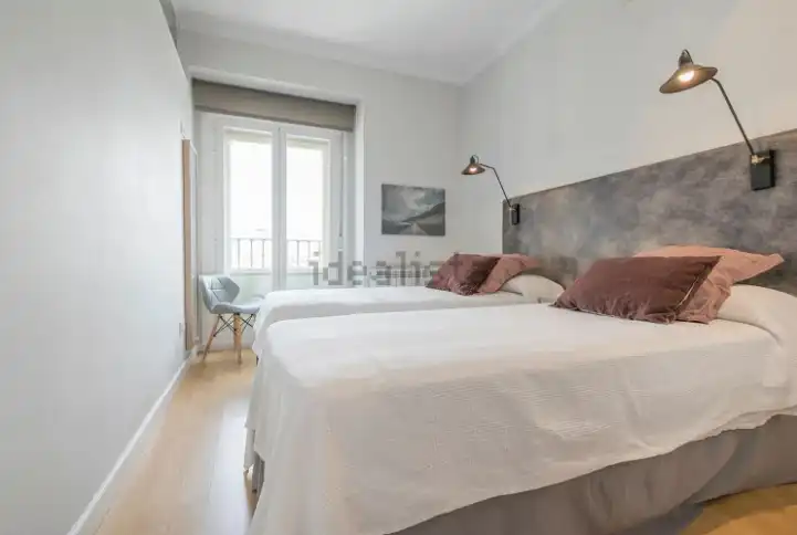 Bedroom of Flat for rent in Madrid  with Air Conditioner, Heating and Parquet flooring