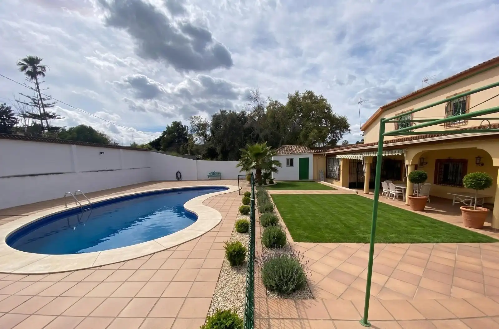 Garden of Houses for sale in Algeciras
