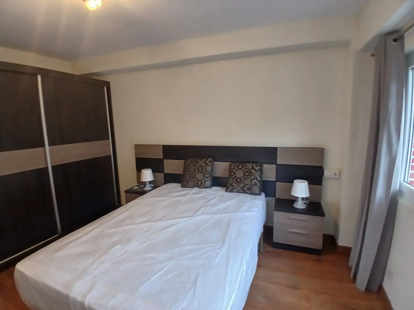 Habitación de Piso de alquiler en Gijón  con Calefacción, Parquet y Amueblado