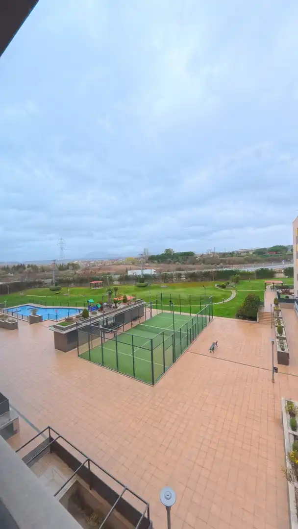 Piscina de Piso en venta en Lardero con Calefacción, Jardín privado y Parquet