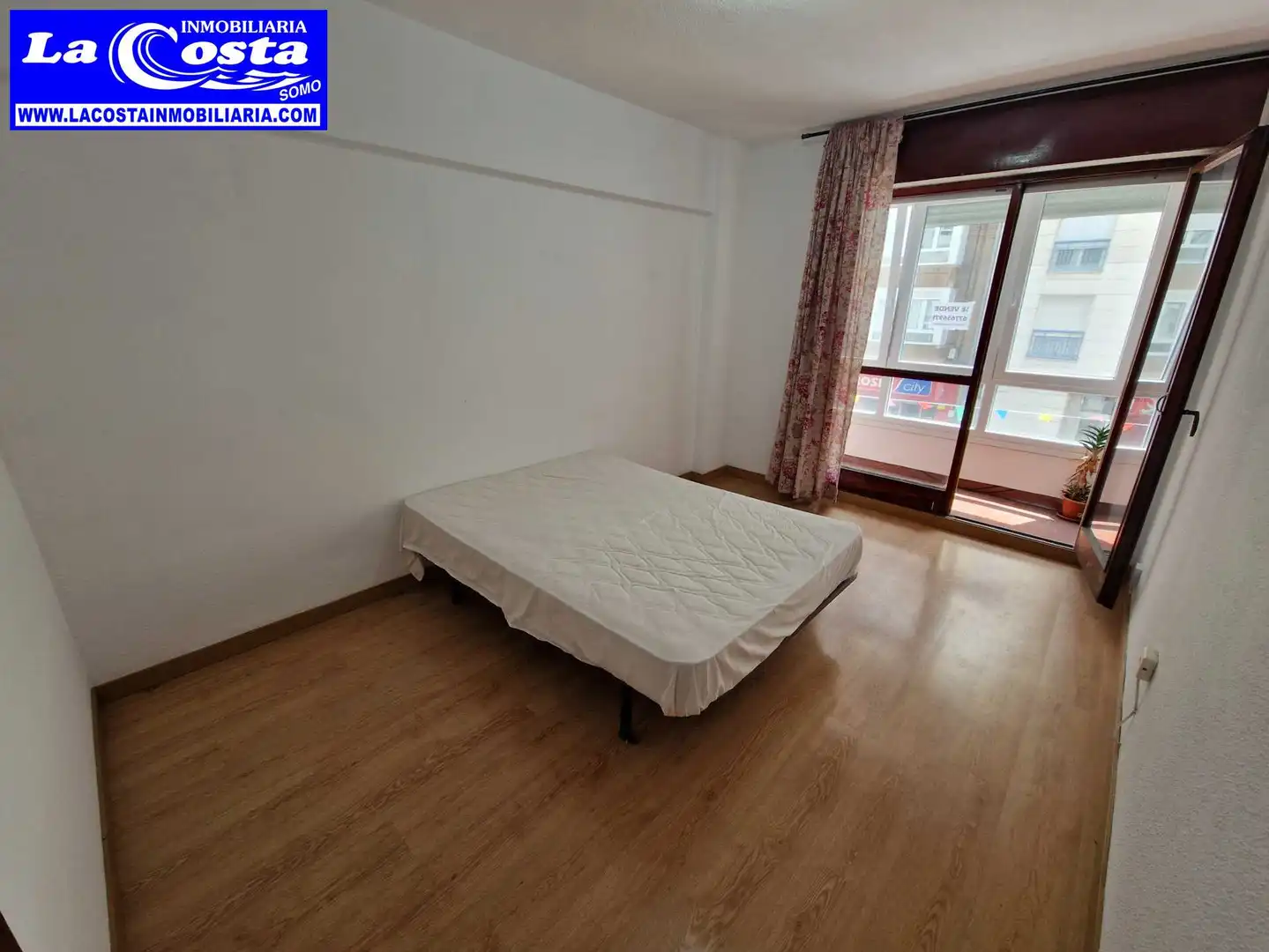 Bedroom of Flat for sale in Santander  with Parquet flooring, Oven and Washing machine