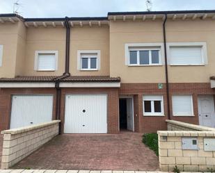 Exterior view of Single-family semi-detached for sale in Magaz de Pisuerga