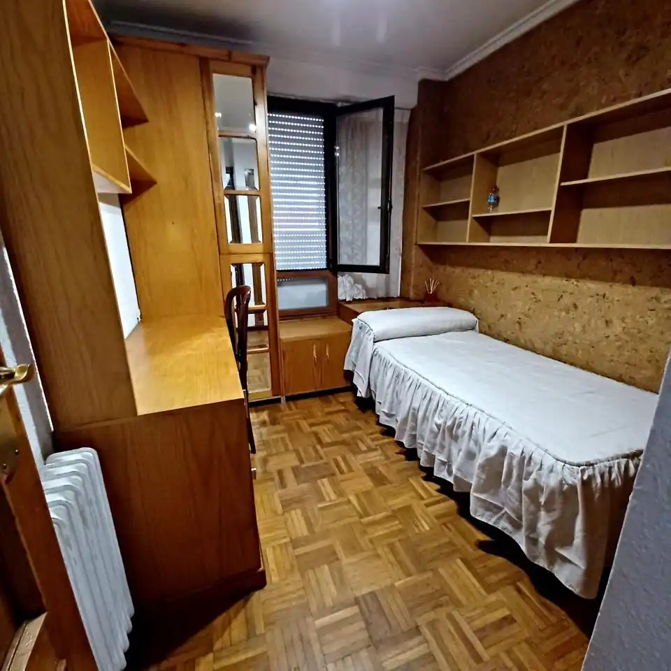 Schlafzimmer von Wohnung zur Miete in Ourense Capital  mit Heizung, Privatgarten und Möbliert