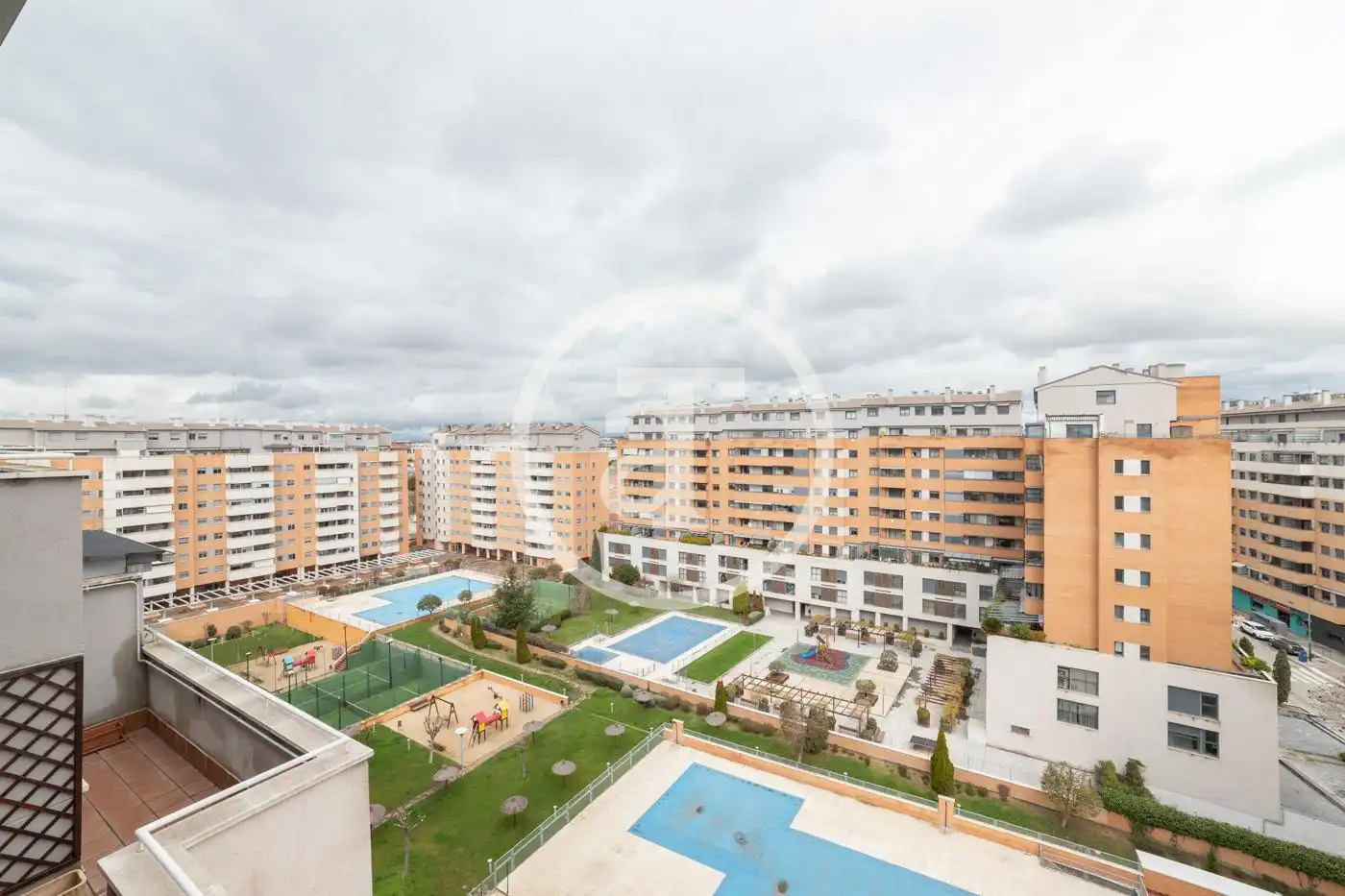 Attic for rent in Calle Fuente Cisneros, Parque Oeste - Fuente Cisneros