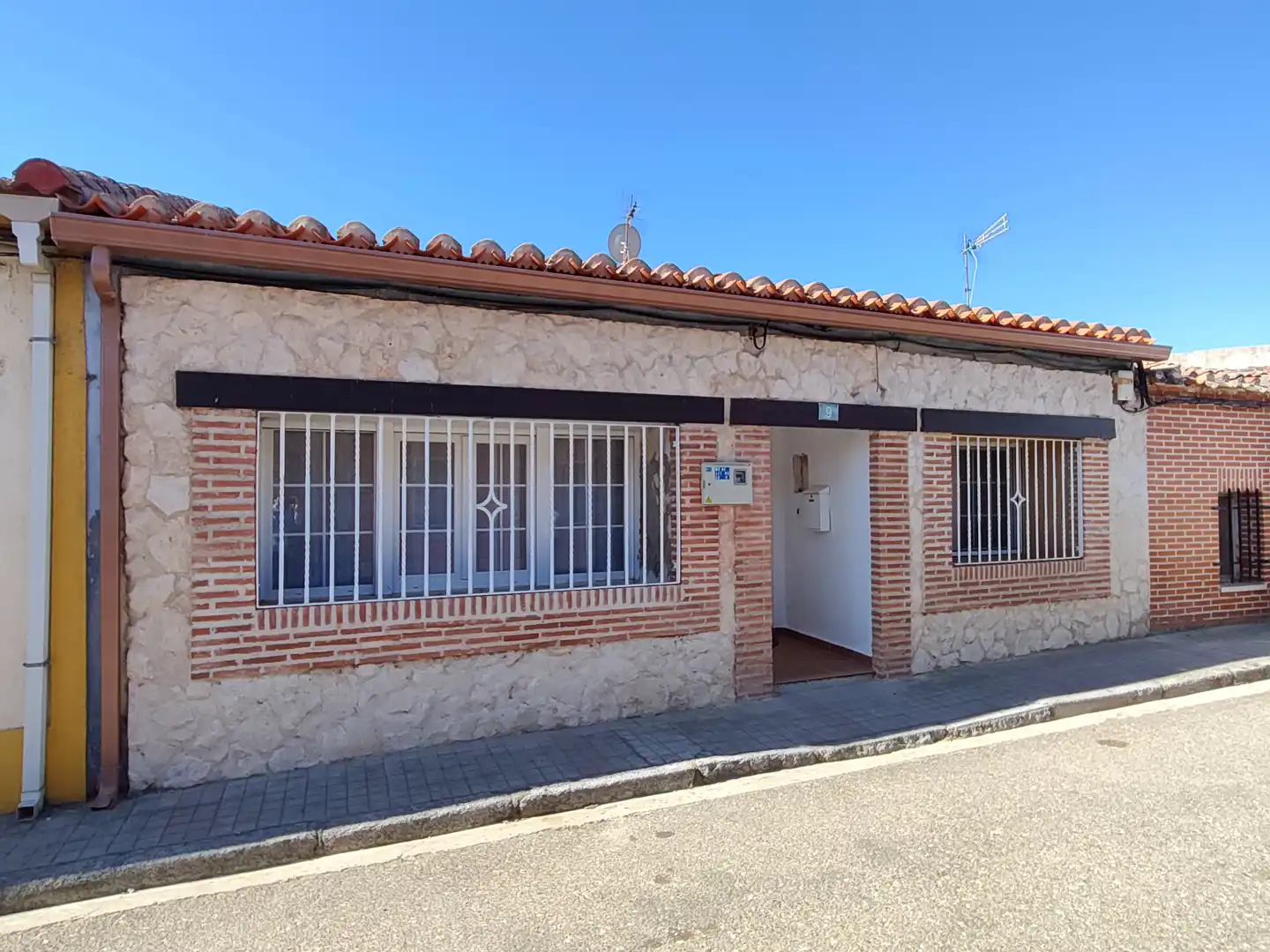 Vista exterior de Casa o xalet en venda en El Campillo (Valladolid) amb Calefacció, Moblat i Forn