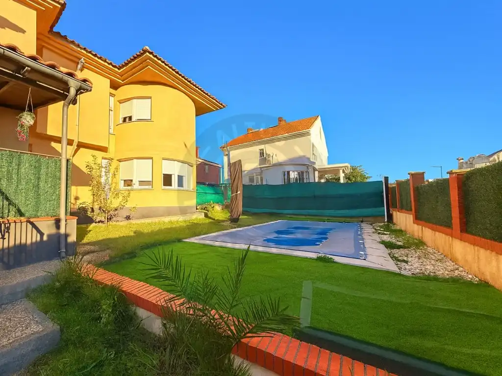 Swimming pool of Houses for sale in Cáceres  with Swimming Pool, Oven and Washing machine