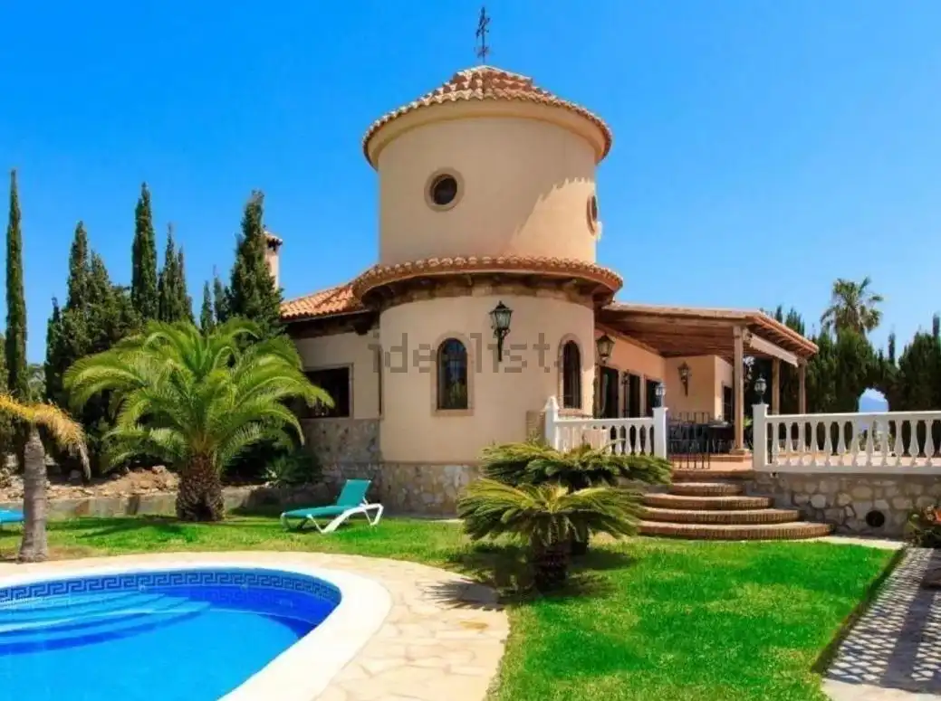 Vista exterior de Casa o xalet en venda en Motril amb Aire condicionat, Calefacció i Terrassa