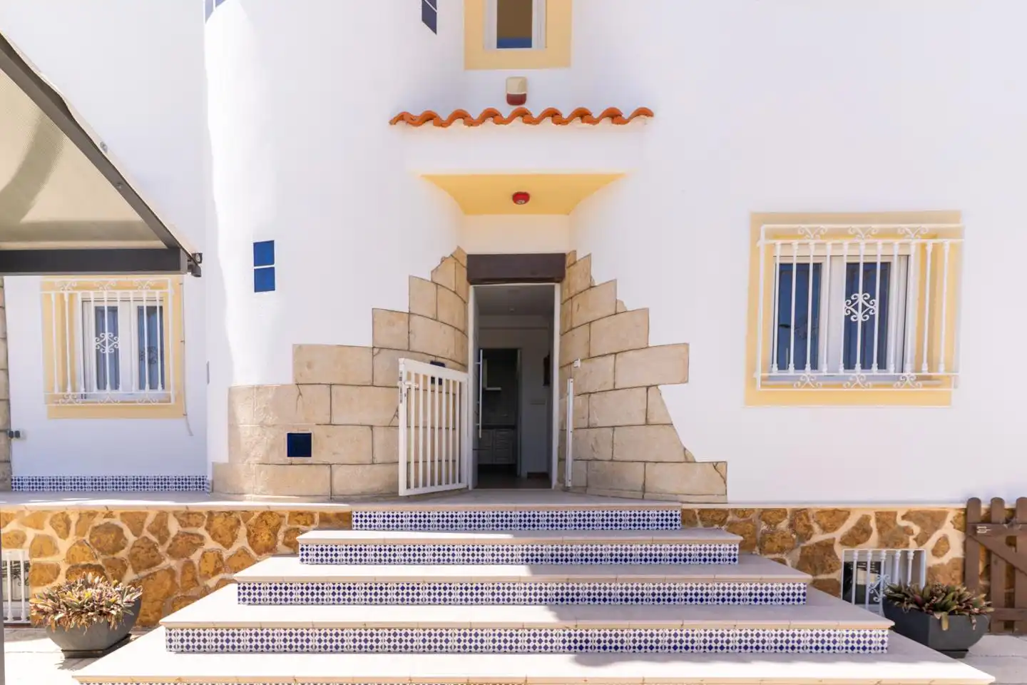 Vista exterior de Casa o chalet en venta en Elche / Elx con Aire acondicionado, Calefacción y Jardín privado