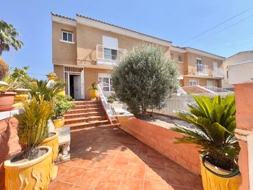 Casa amb balcó en venda a Calle MONSEÑOR ESPINOSA 6