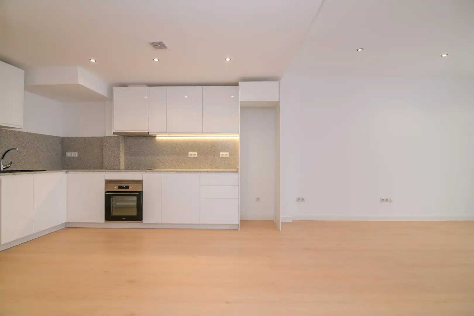 Flat with lift for sale in Carrer Victòria 95, imagen 4