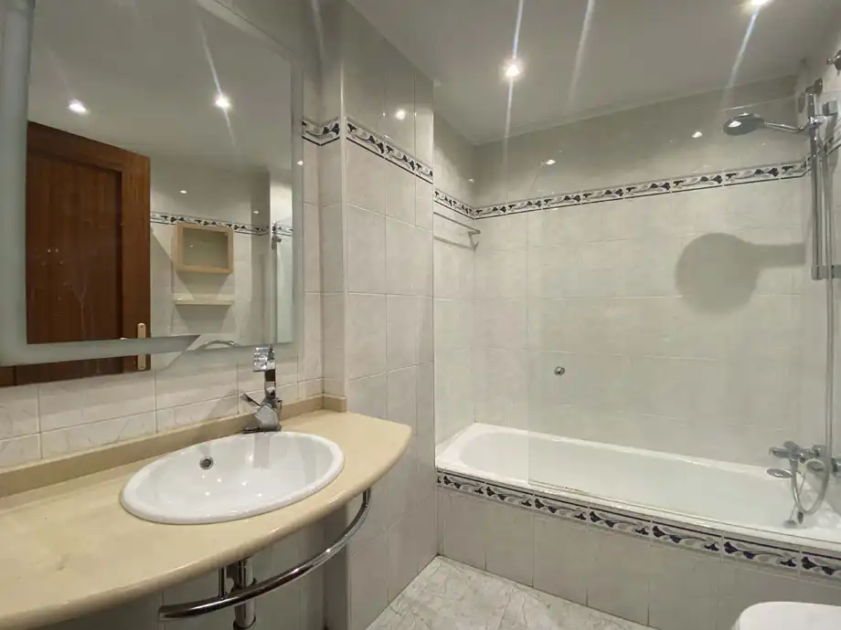 Bathroom of Flat for sale in Vitoria - Gasteiz  with Heating, Parquet flooring and Terrace
