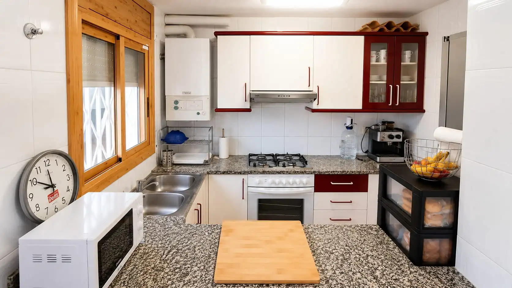 Cocina de Apartamento de alquiler en El Vendrell con Calefacción y Jardín privado