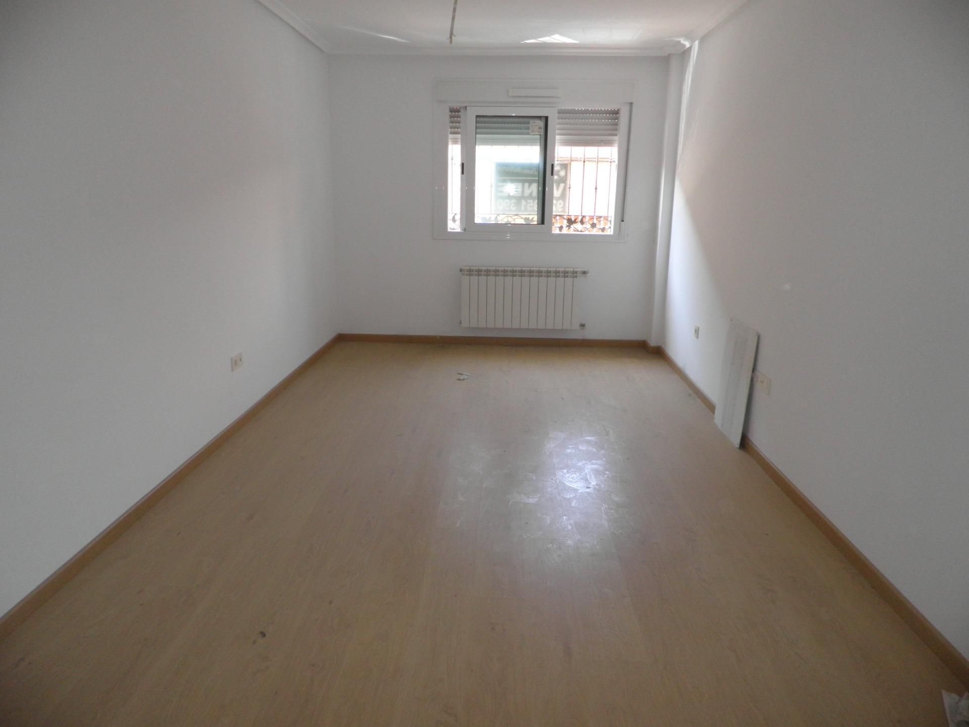 Habitación de Piso en venta en Argamasilla de Calatrava con Calefacción, Trastero y Balcón