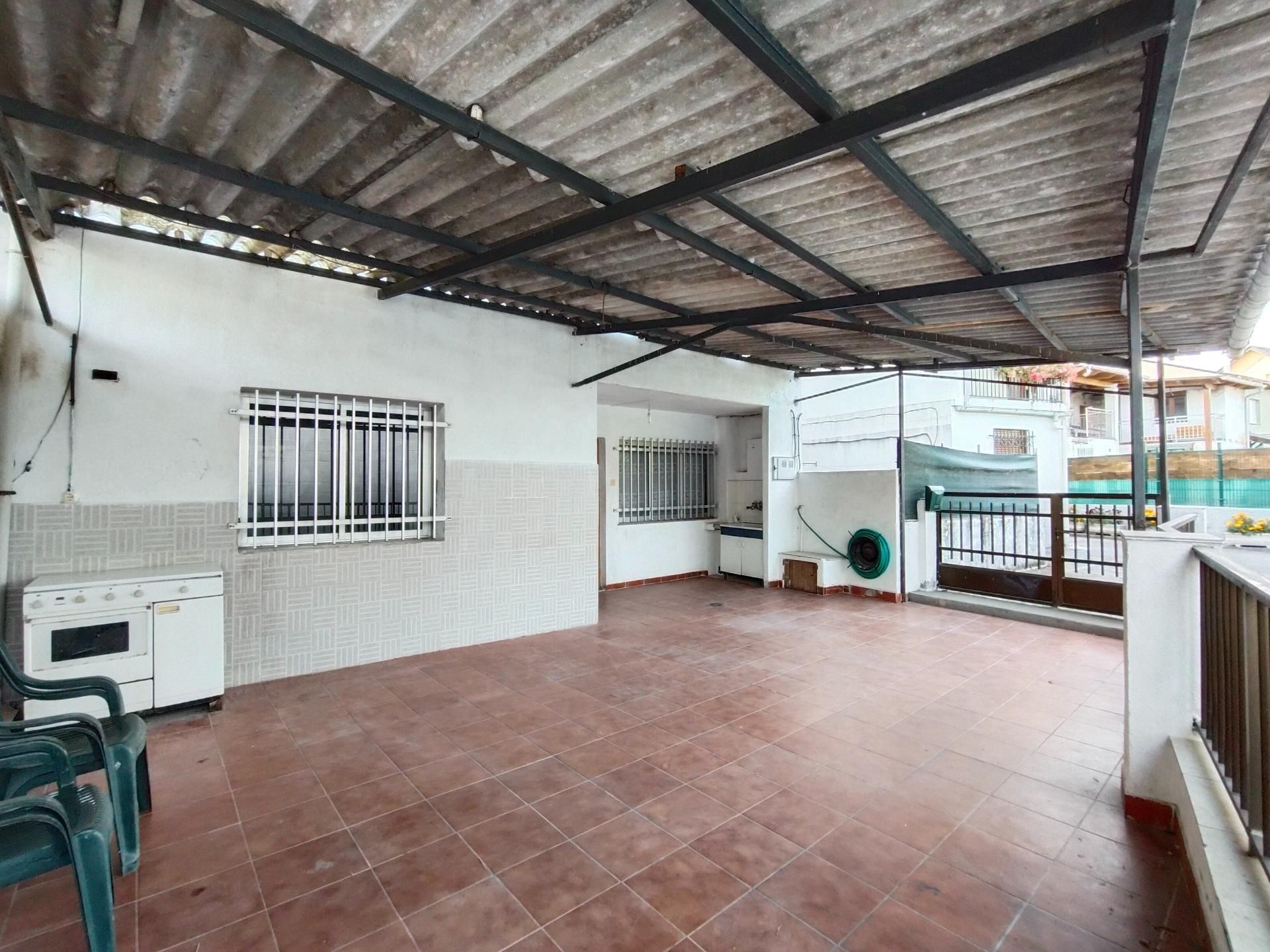 Casa adosada en venda en Carracedelo amb Calefacció