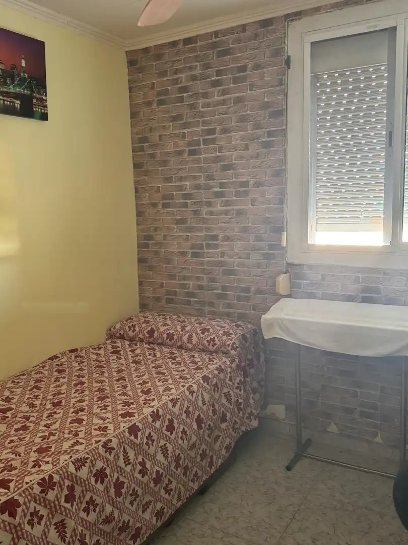 Dormitori de Pis en venda en Badia del Vallès amb Calefacció, Moblat i Forn