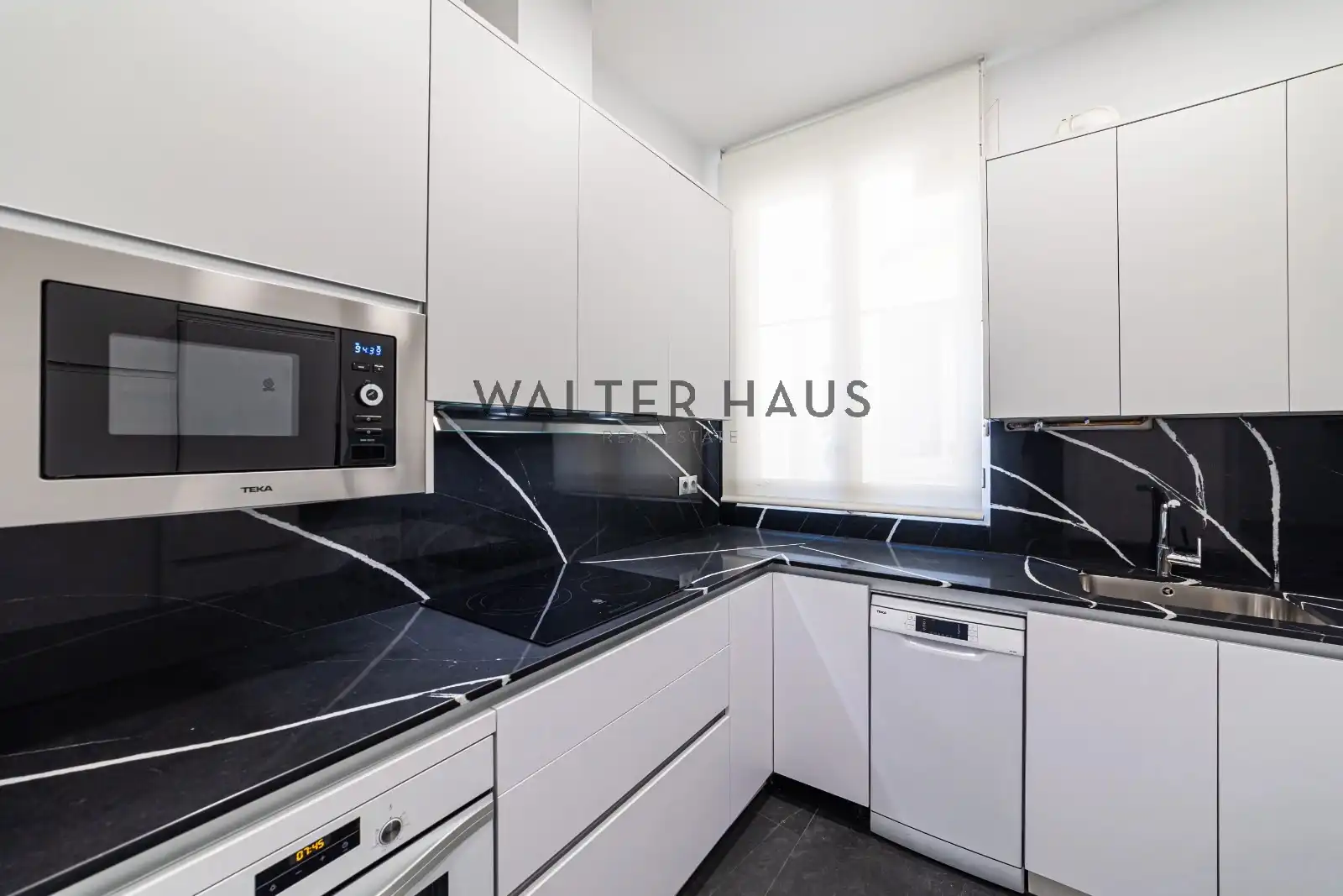 Kitchen of Flat for sale in Madrid  with Air Conditioner, Heating and Oven