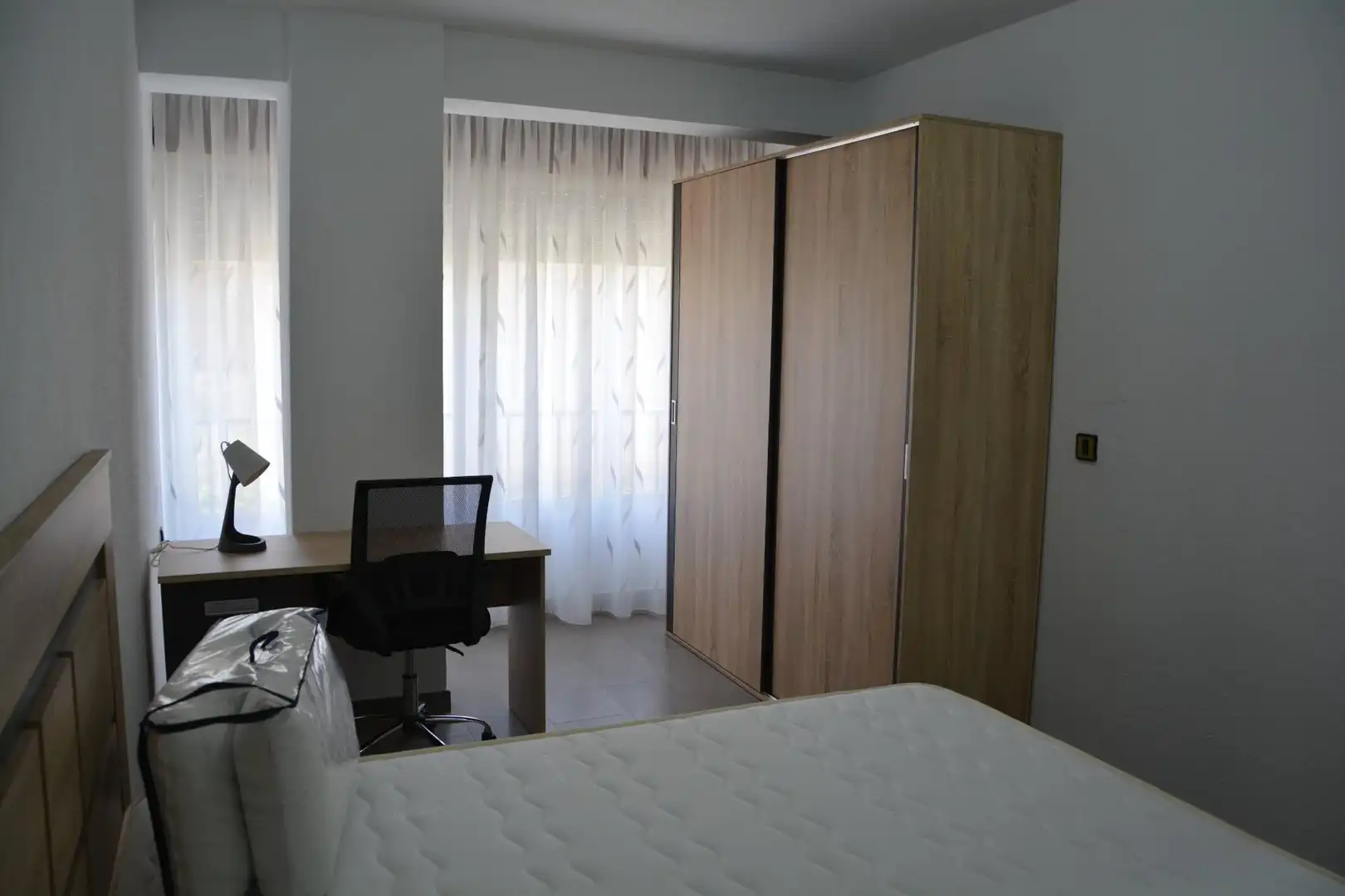 Habitación de Piso para compartir en Granada con Aire acondicionado, Terraza y Amueblado