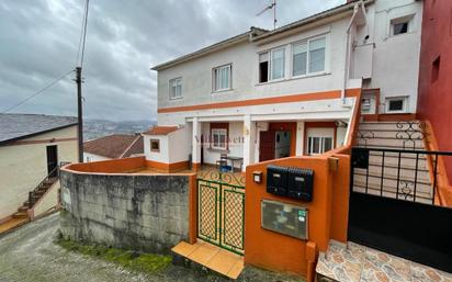 Vista exterior de Casa o xalet en venda en Vigo  amb Calefacció, Jardí privat i Traster