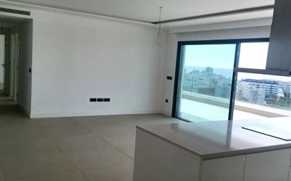 Sala d'estar de Apartament en venda en Estepona amb Aire condicionat i Terrassa