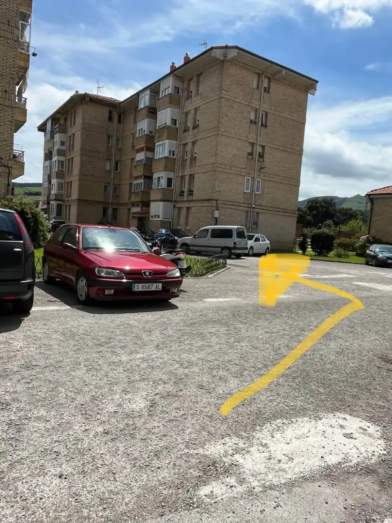 Parking de Piso de alquiler en Torrelavega  con Calefacción, Parquet y Amueblado