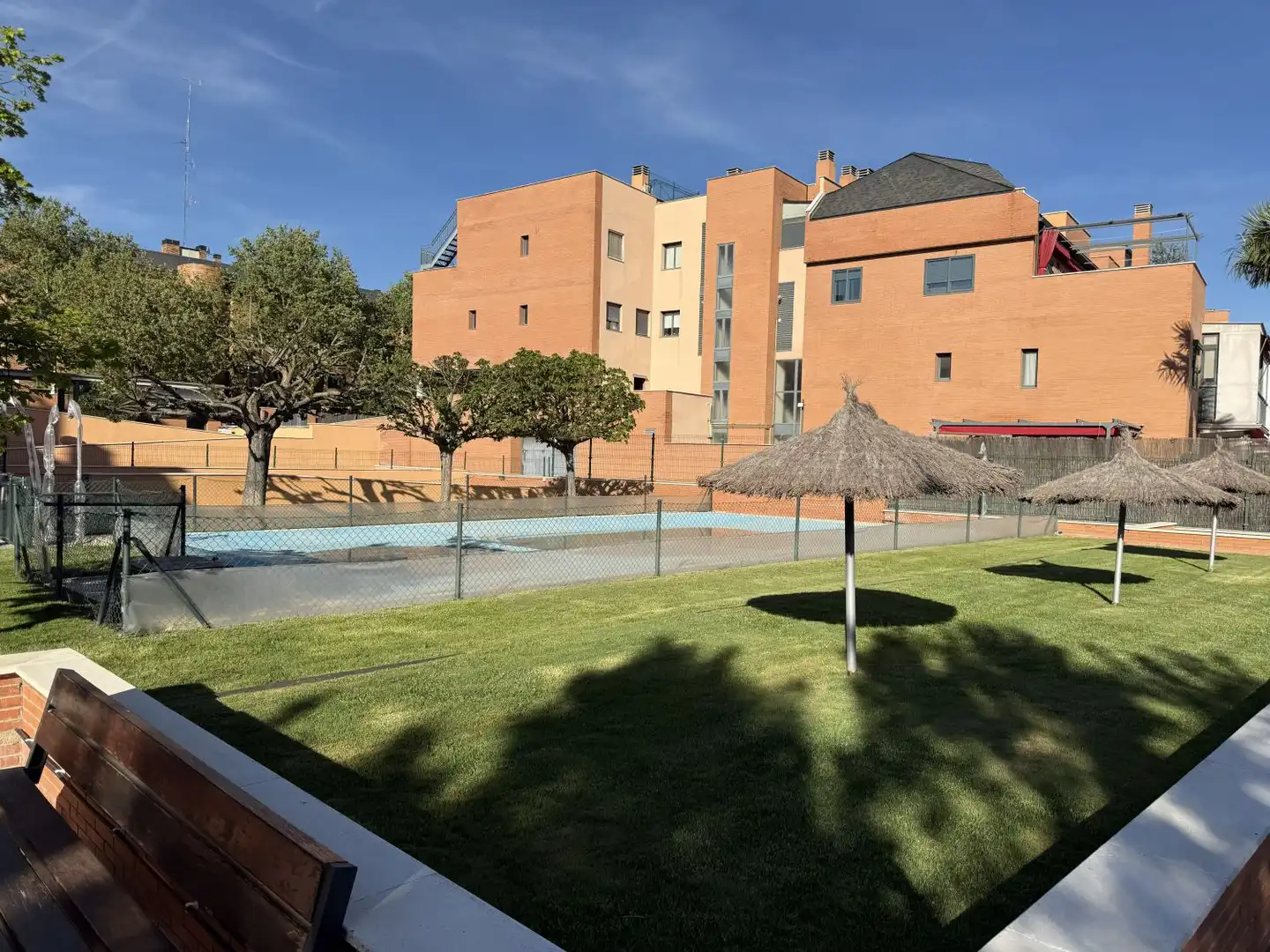 Swimming pool of Flat for rent in Las Rozas de Madrid  with Air Conditioner, Parquet flooring and Terrace