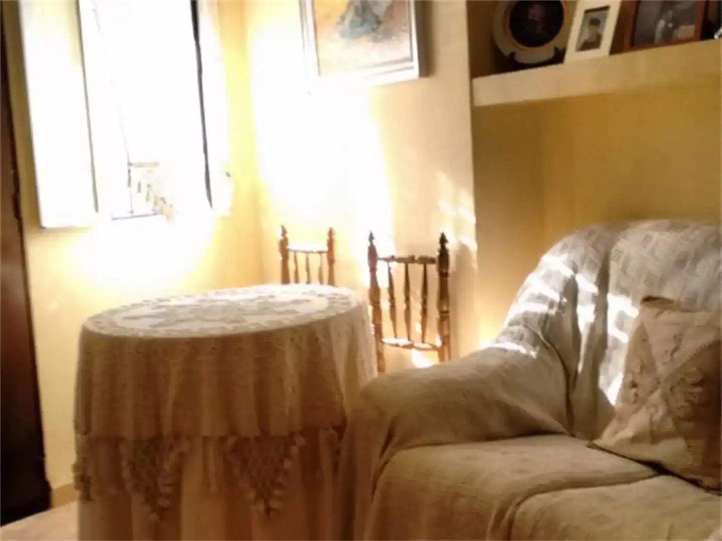 Sala d'estar de Casa adosada en venda en Guadalcanal amb Moblat i Balcó