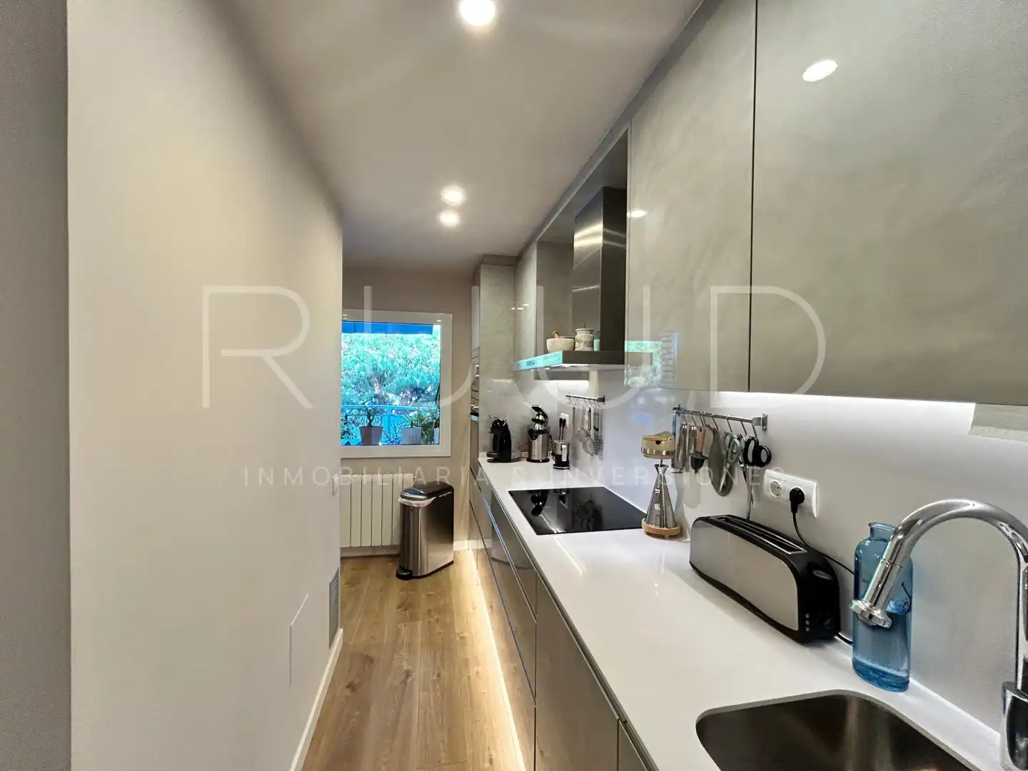 Kitchen of Flat for sale in Castelldefels  with Air Conditioner, Heating and Parquet flooring