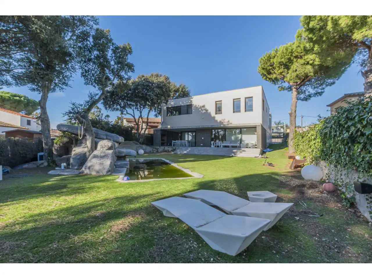 Casa amb piscina en venda a Calle Avets