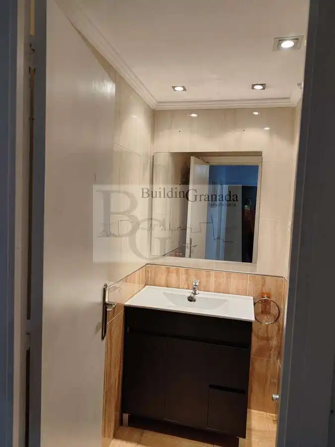 Bathroom of Flat for rent in Granada  with Furnished and Balcony