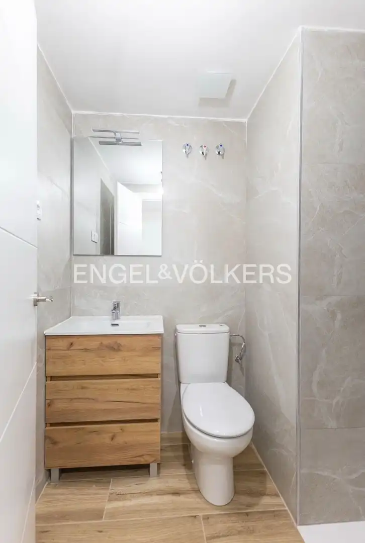 Bathroom of Flat for sale in Fuenlabrada  with Air Conditioner and Heating