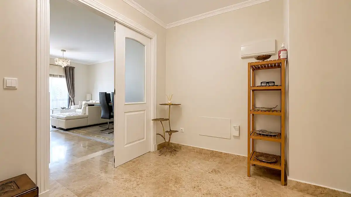 Flat with lift for sale in San Pedro de Alcántara, imagen 2