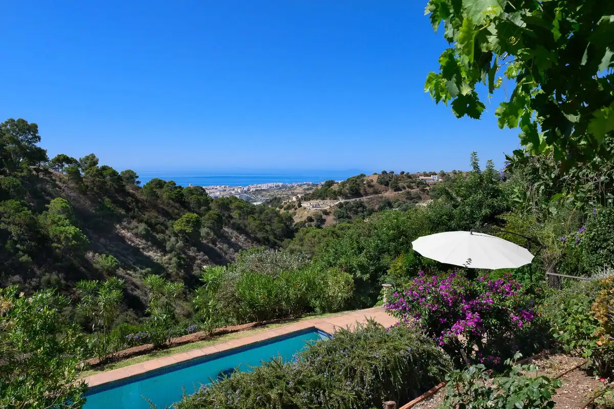 House with pool for sale in Estepona Pueblo, imagen 2