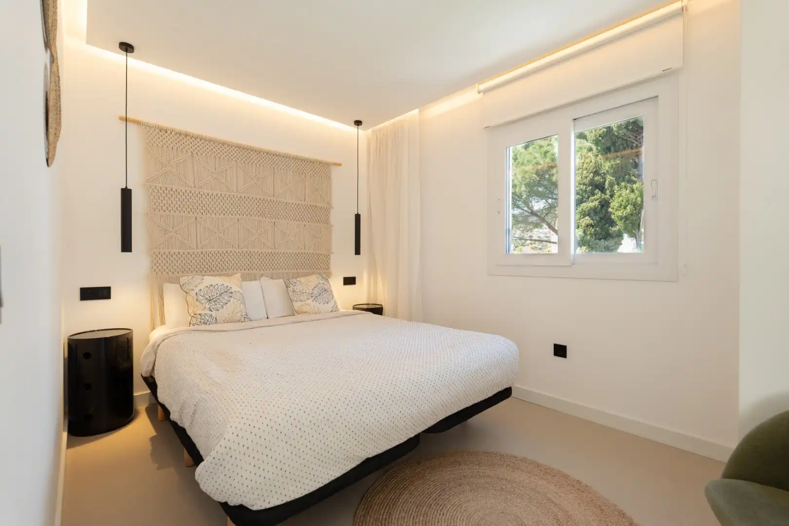 Schlafzimmer von Einfamilien-Reihenhaus zum Verkauf in Marbella mit Klimaanlage, Heizung und Privatgarten