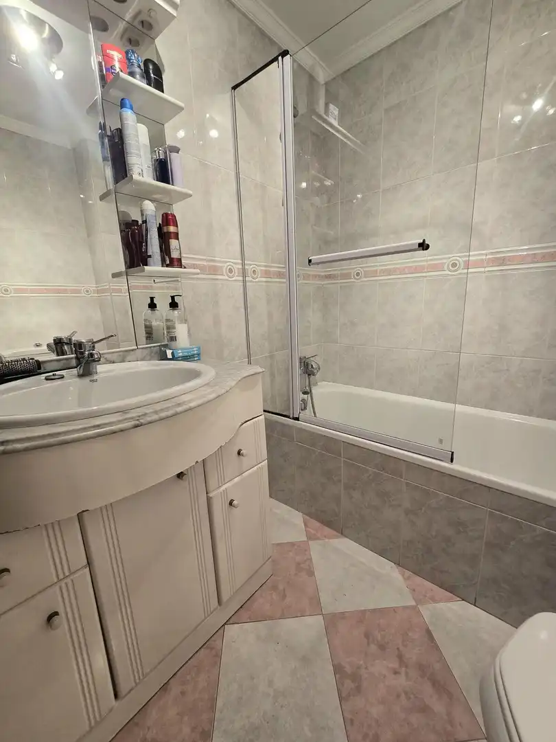 Baño de Piso en venta en Málaga con Jardín privado, Terraza y Amueblado