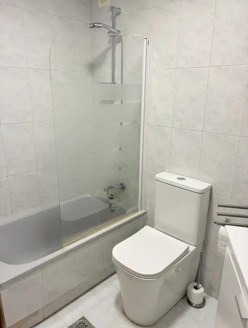 Bathroom of Apartments for rent in Vigo   with Heating and Furnished