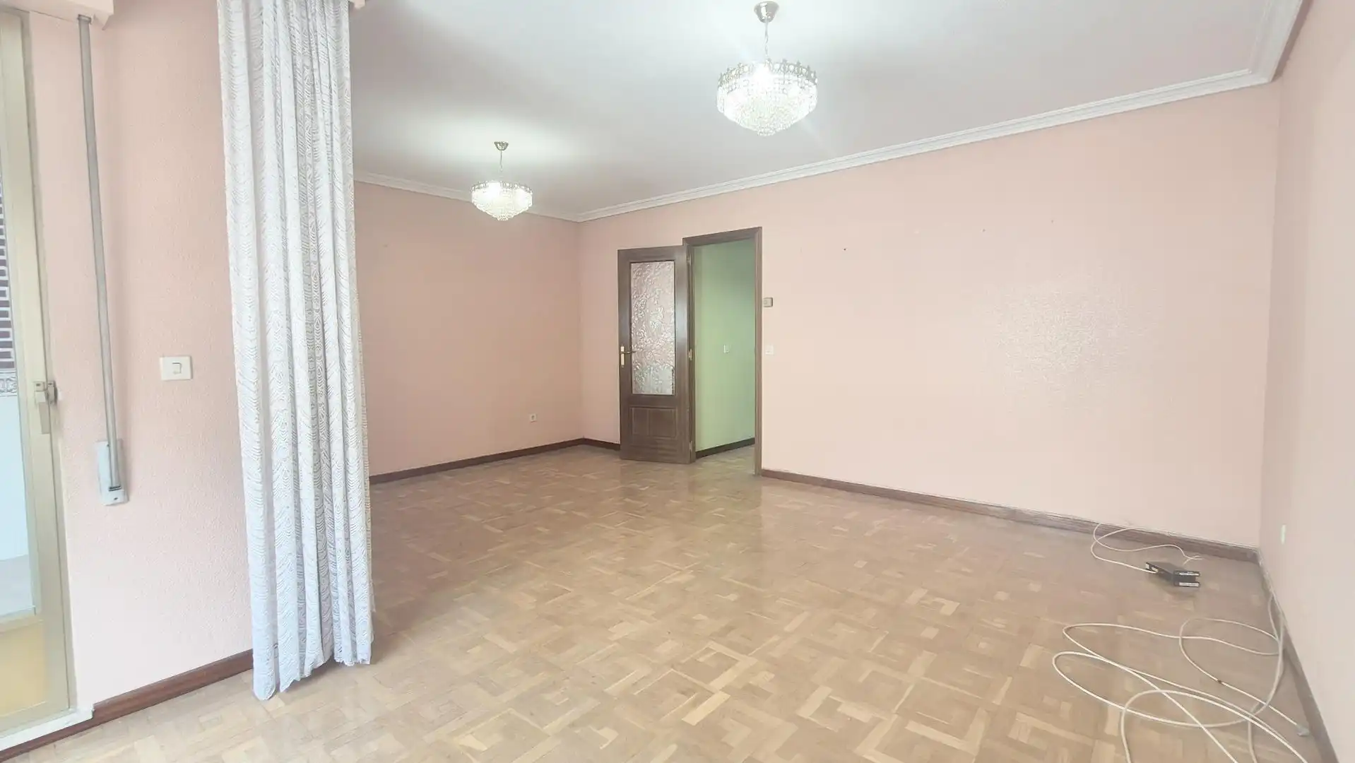 Sala d'estar de Pis en venda en Salamanca amb Calefacció