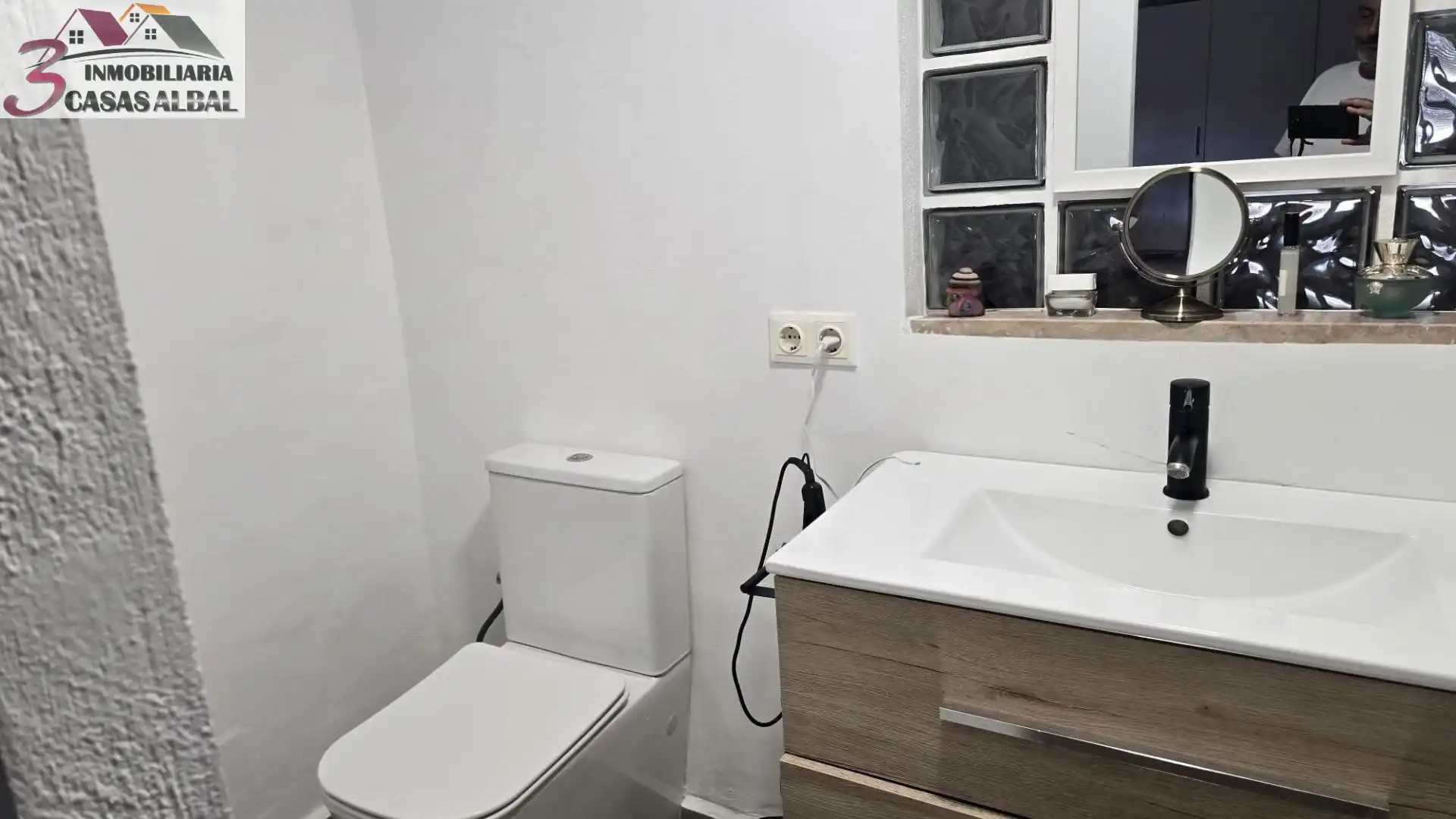Bathroom of Houses for sale in Paterna  with Swimming Pool