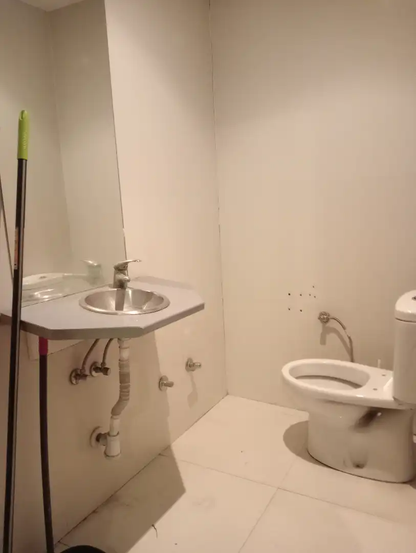 Badezimmer von Geschaftsraum zur Miete in Extramurs