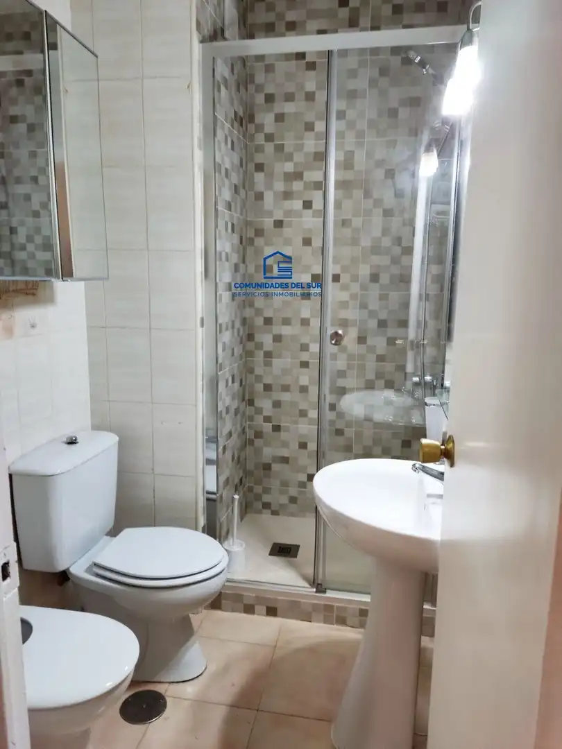 Badezimmer von Wohnungen zur Miete in Cádiz mit Klimaanlage und Möbliert