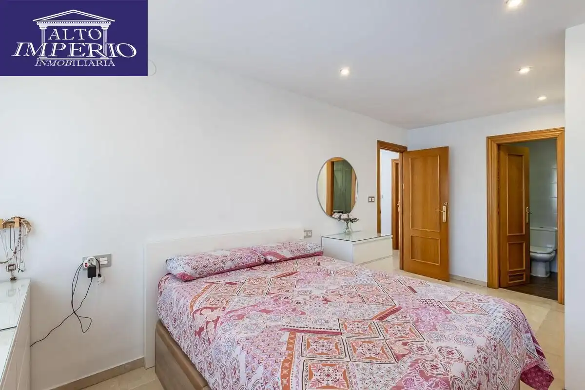 Habitación de Casa o chalet en venta en Granada con Calefacción y Terraza